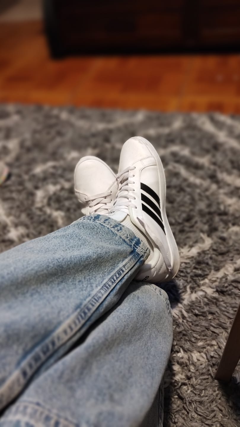 Customer photo review of Tenis Neo Grand Court Blanco Negro