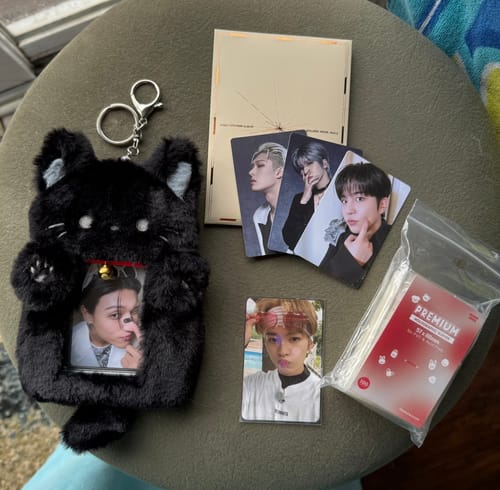 Customer photo review of BLACK CAT PHOTOCARD HOLDER