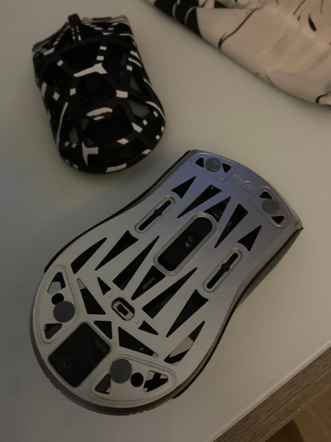 Customer photo review of X-Raypad Obsidian PRO AIR - Universal Dot Skates (Koyu Gri)