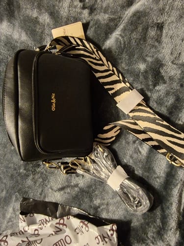 Alison F. review of Doyle Crossbody - Black image 1 out of 3