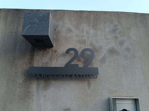 Customer photo review of Numero civico e testo sagomato modello Line 02 Alluminio