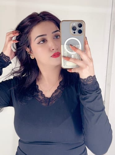 Customer photo review of MY HEART NECKLACE - 18K GOLD-PLATED
