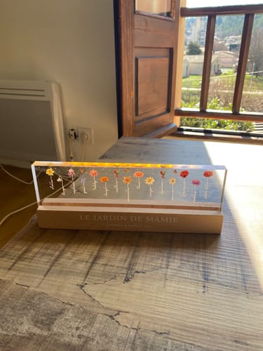 Customer photo review of Le Jardin de Mamie - Plaque LED acrylique personnalisée avec fleurs pour Maman et Mamie