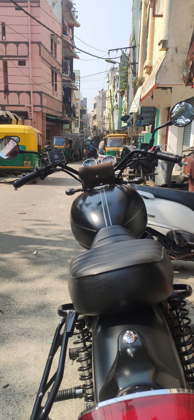 Customer photo review of sidekick moto pouch