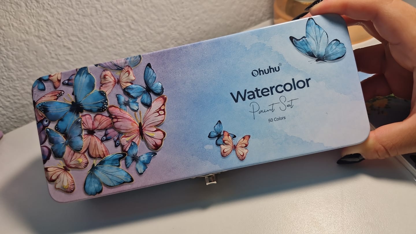 Customer photo review of Ohuhu 50 Colors Portable Watercolor Paint Set