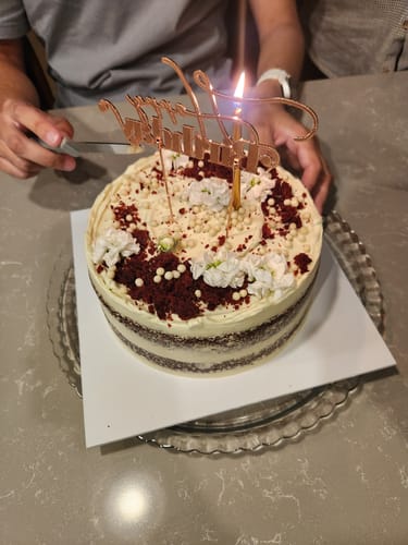 Customer photo review of red velvet cake