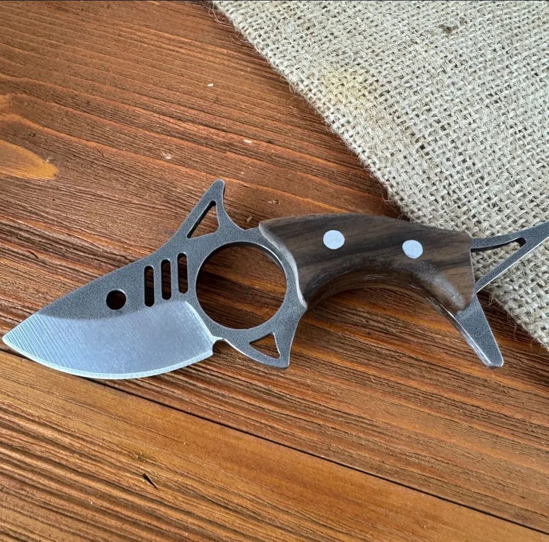 Customer photo review of Köpek Balığı Kolye Bıçağı ( İkili Alımda Kampanya )