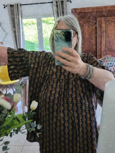 Customer photo review of Blouse Léopoldine - viscose Batik marine/camel