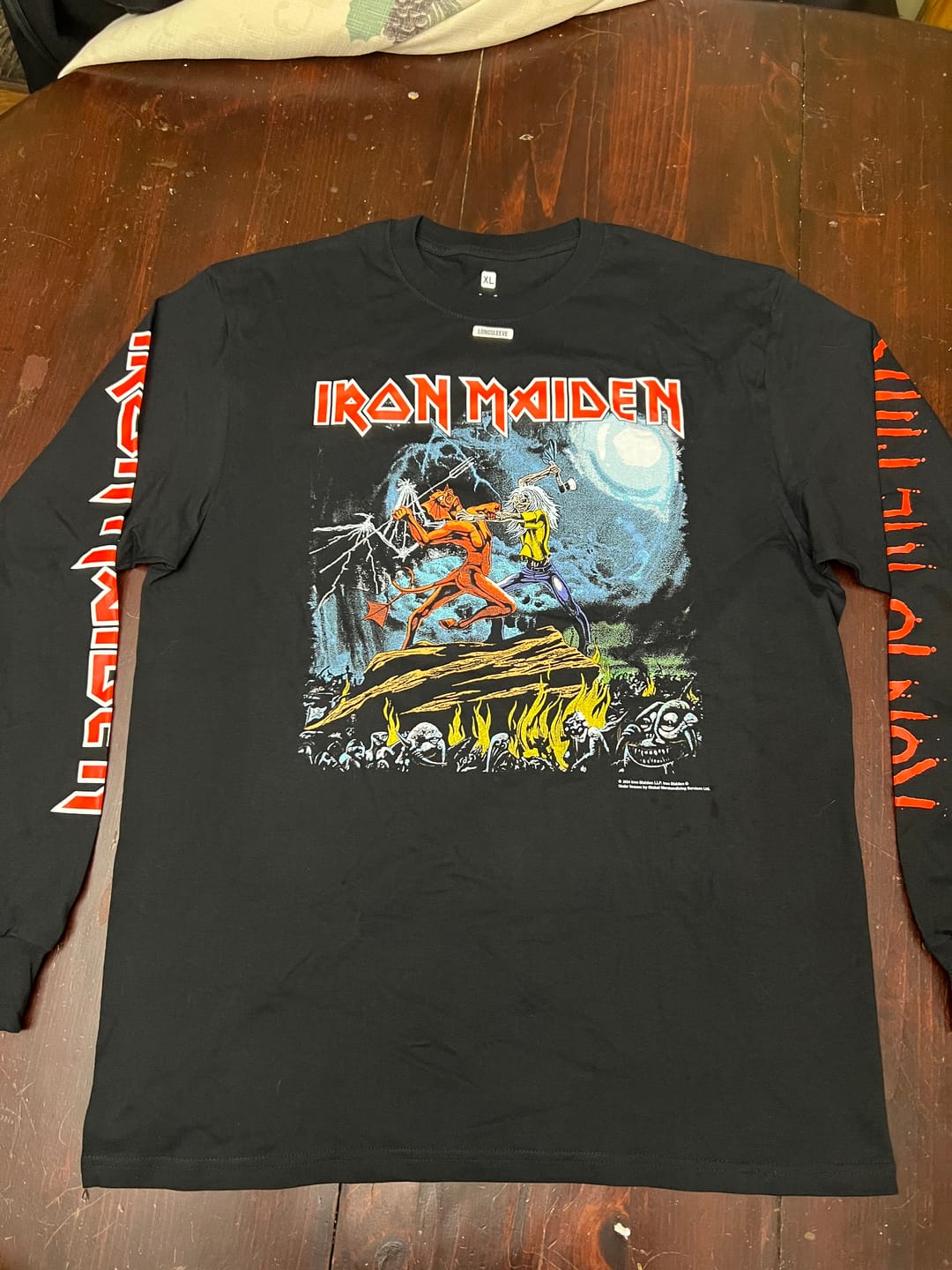 Customer photo review of Iron Maiden - Run To The Hills - Longsleeve Shirt