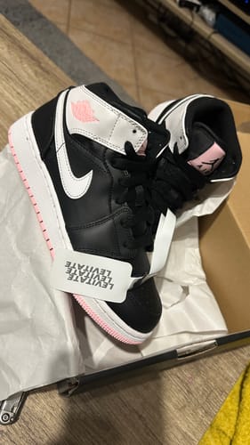 Customer photo review of Nike Air Jordan 1 Mid 'Arctic Pink Black' GS