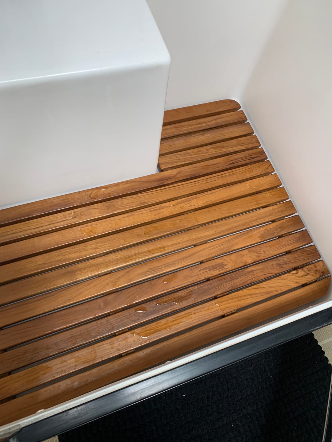 Customer photo review of 25FB / 27FB / 30RB L-shape Airstream Teak Shower Mat