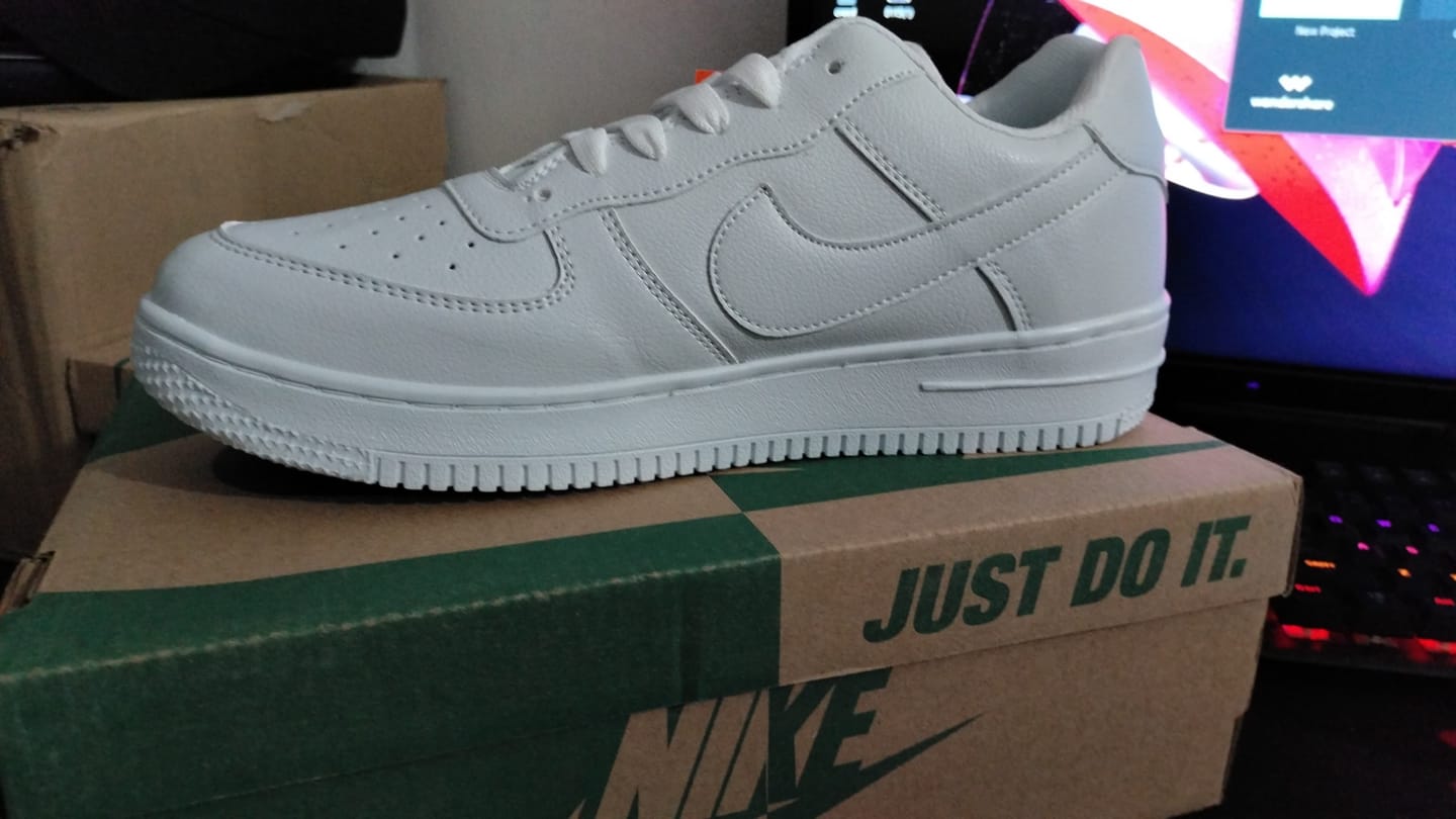 Customer photo review of Tenis 270 Blanco Total