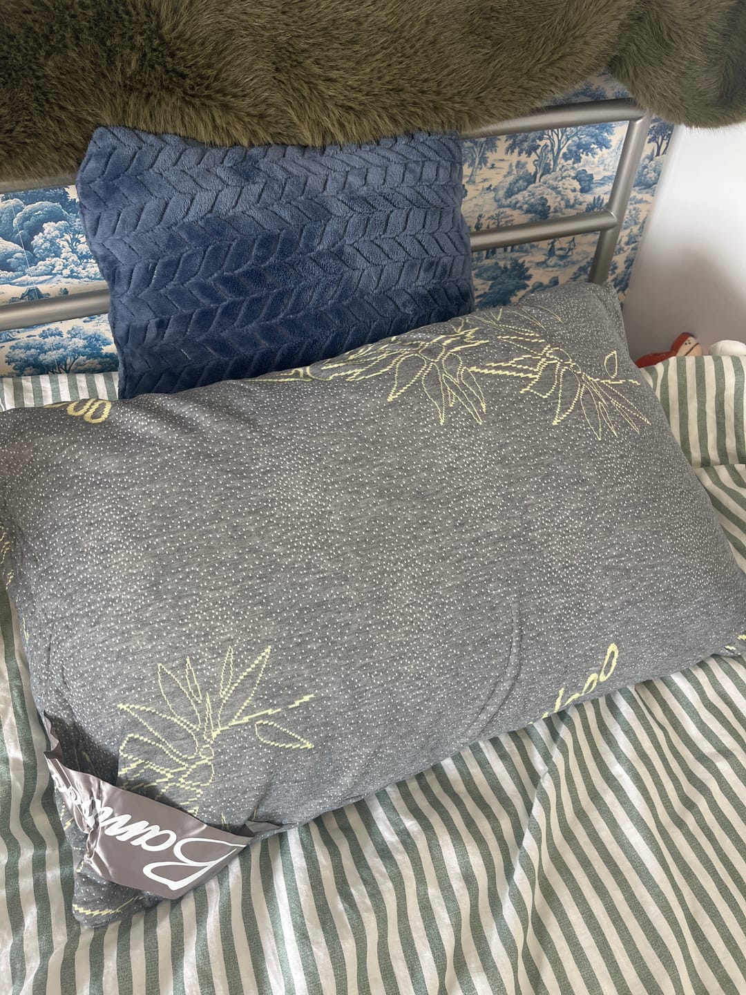 Customer photo review of Bamboo Charcoal Memory Foam Pillow