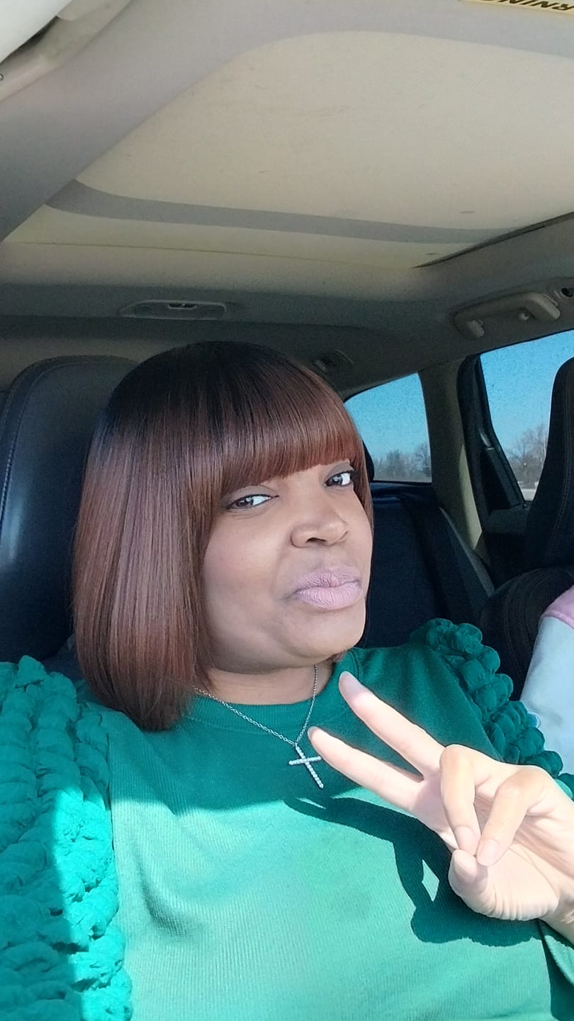 Customer photo review of Model Model Clean Cap Protectif Style Synthetic Hair Wig - NUMBER 17