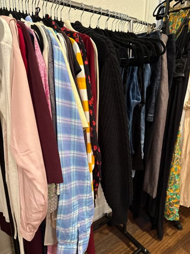 Customer photo review of Deluxe & Designer Women’s Secondhand Wholesale Clothing