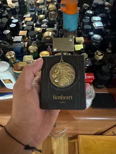 Reseña con foto de un cliente sobre Perfume Club de Nuit Lionheart Man 100ml EDP