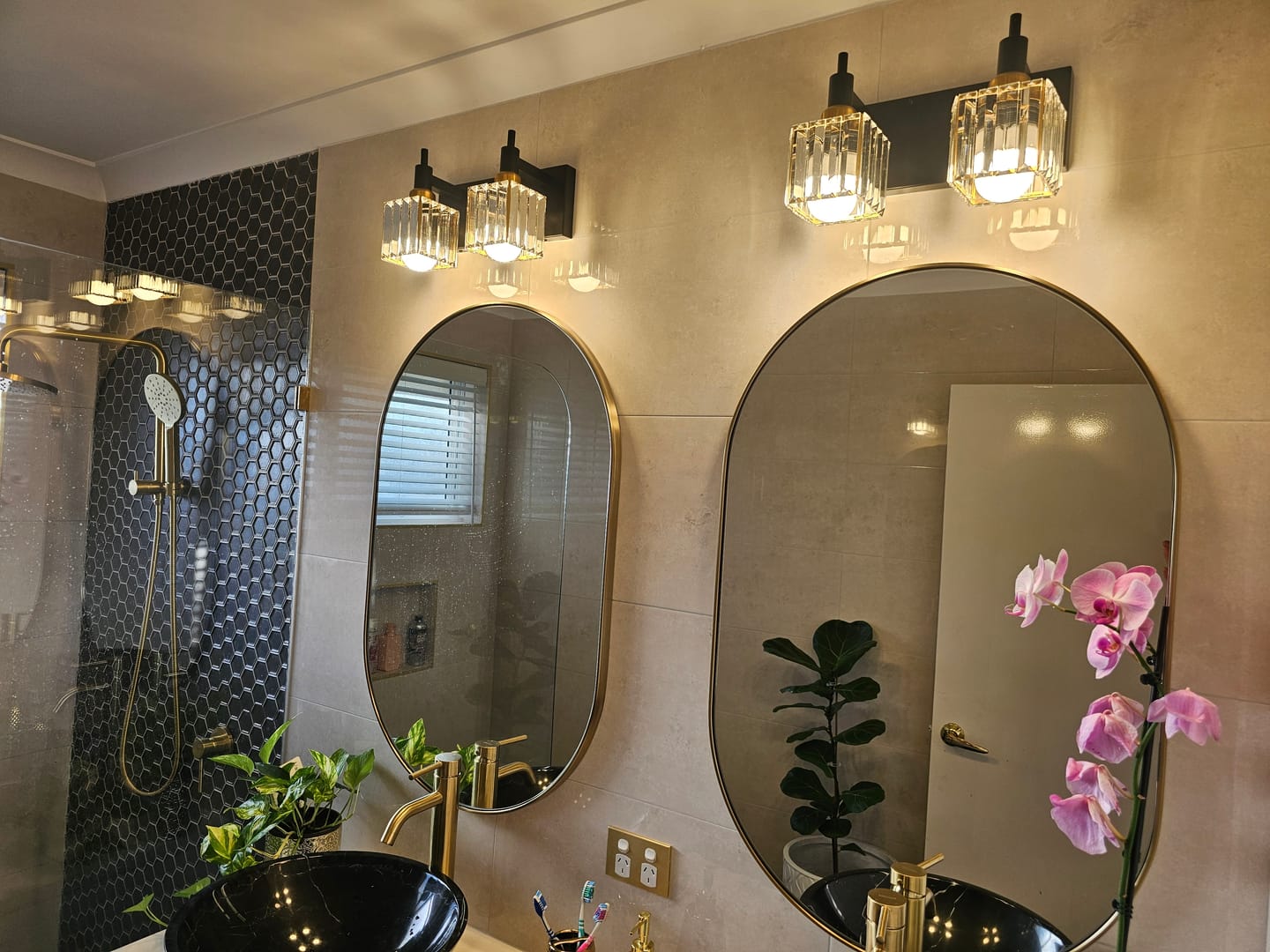 Customer photo review of Modern Luxury Bathroom Crystal Wall Light