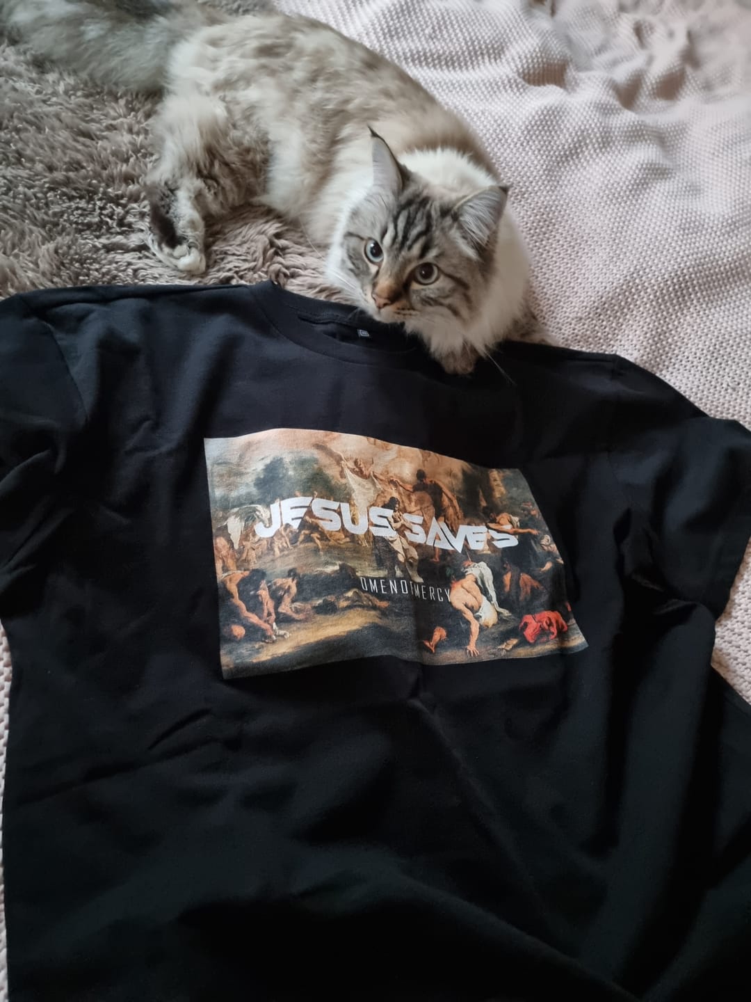 Customer photo review of OVERSIZED SHIRT - JESUS SAVES