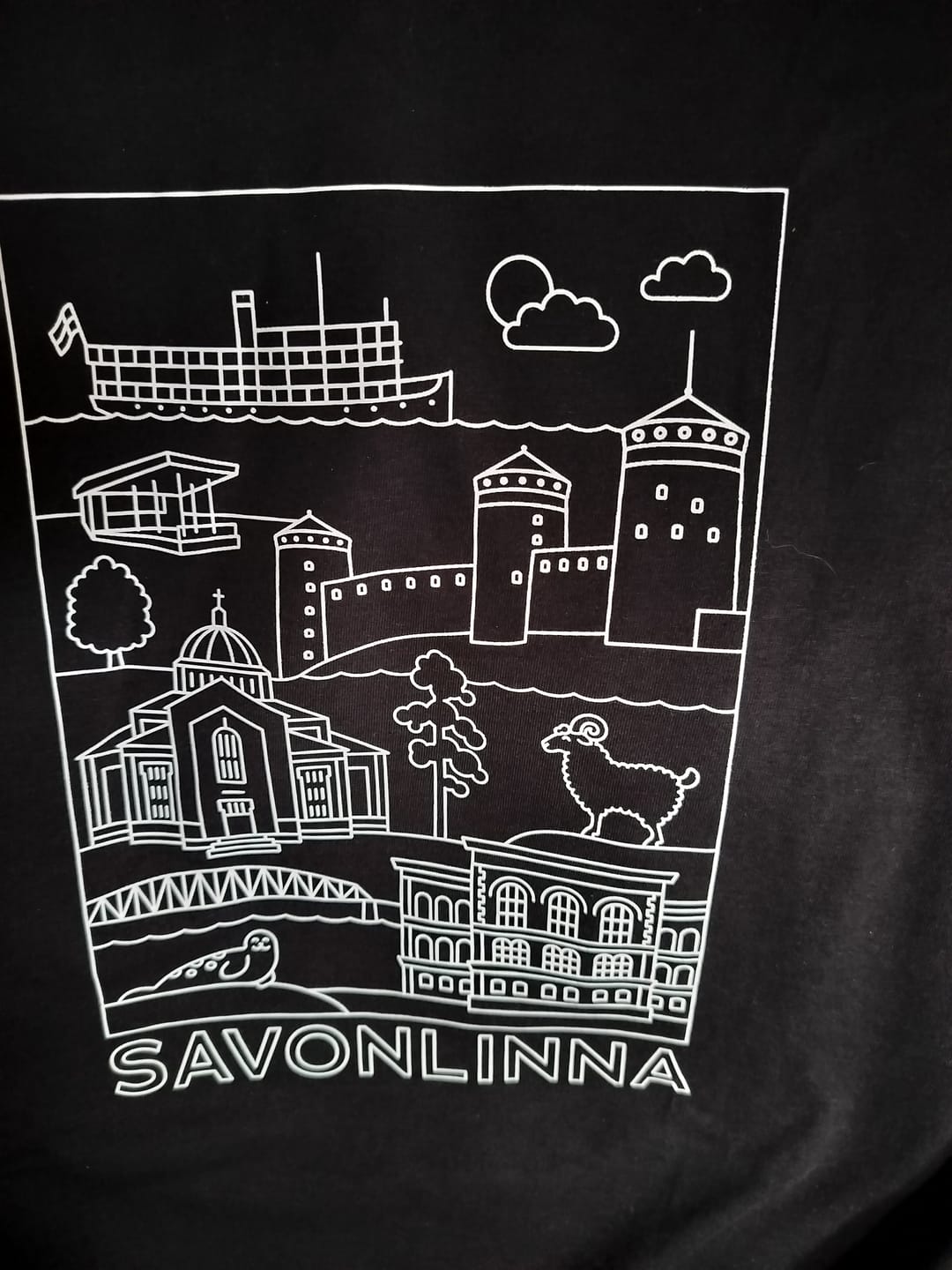 Customer photo review of Savonlinna -nähtävyydet t-paita