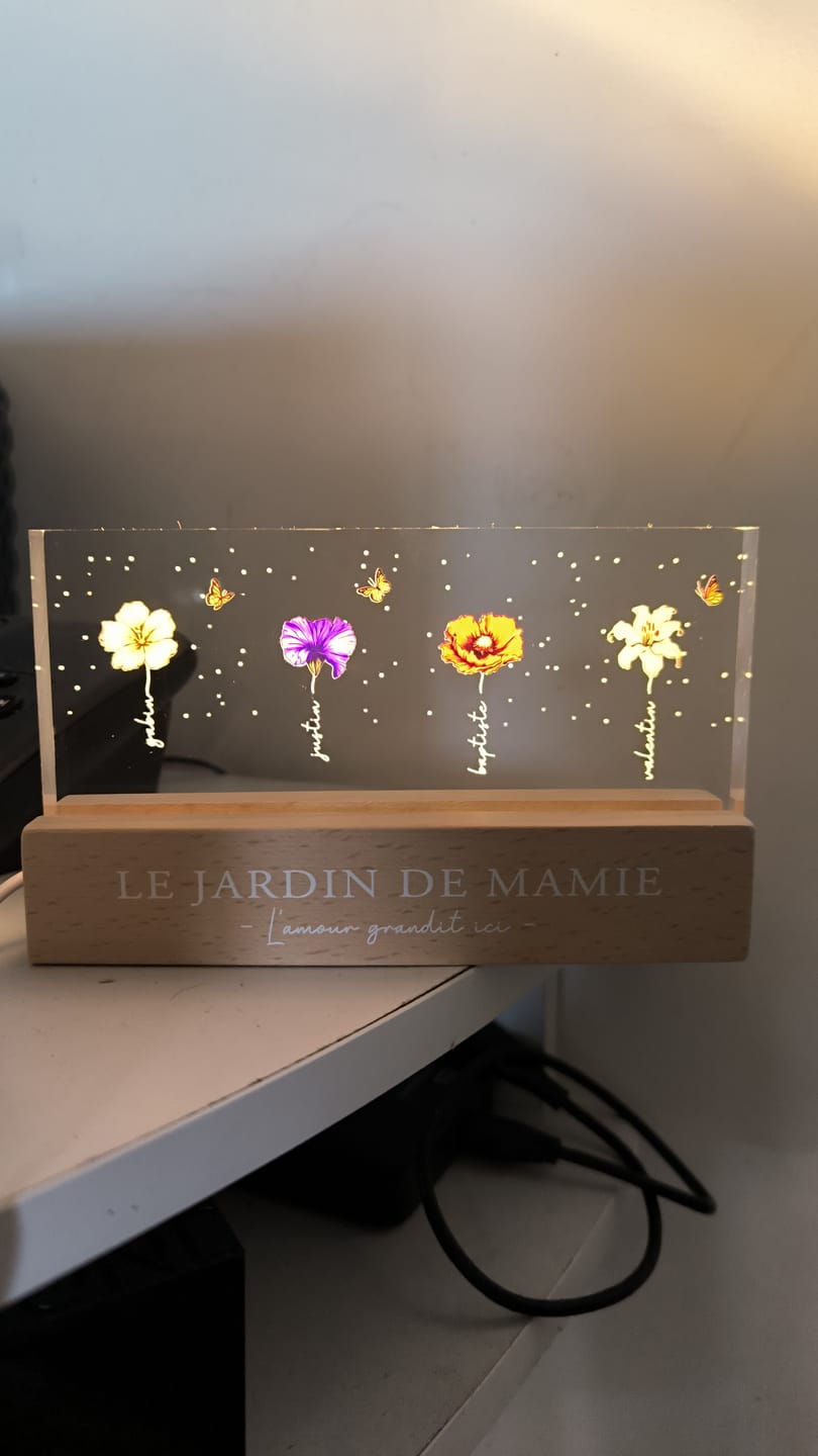 Customer photo review of Le Jardin de Mamie - Plaque LED acrylique personnalisée avec fleurs pour Maman et Mamie