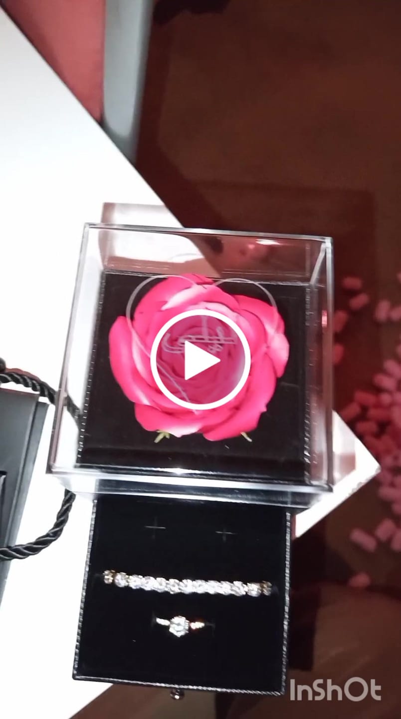 Customer video review of Rosenbox | Geschenk Verpackung