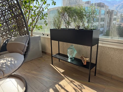 Customer photo review of Arrimo Macetero 90 Metal Black