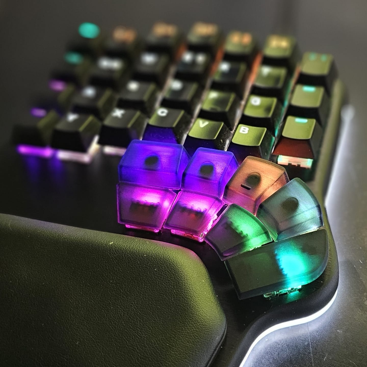 Customer photo review of Dygma Defy thumb cluster keycap set