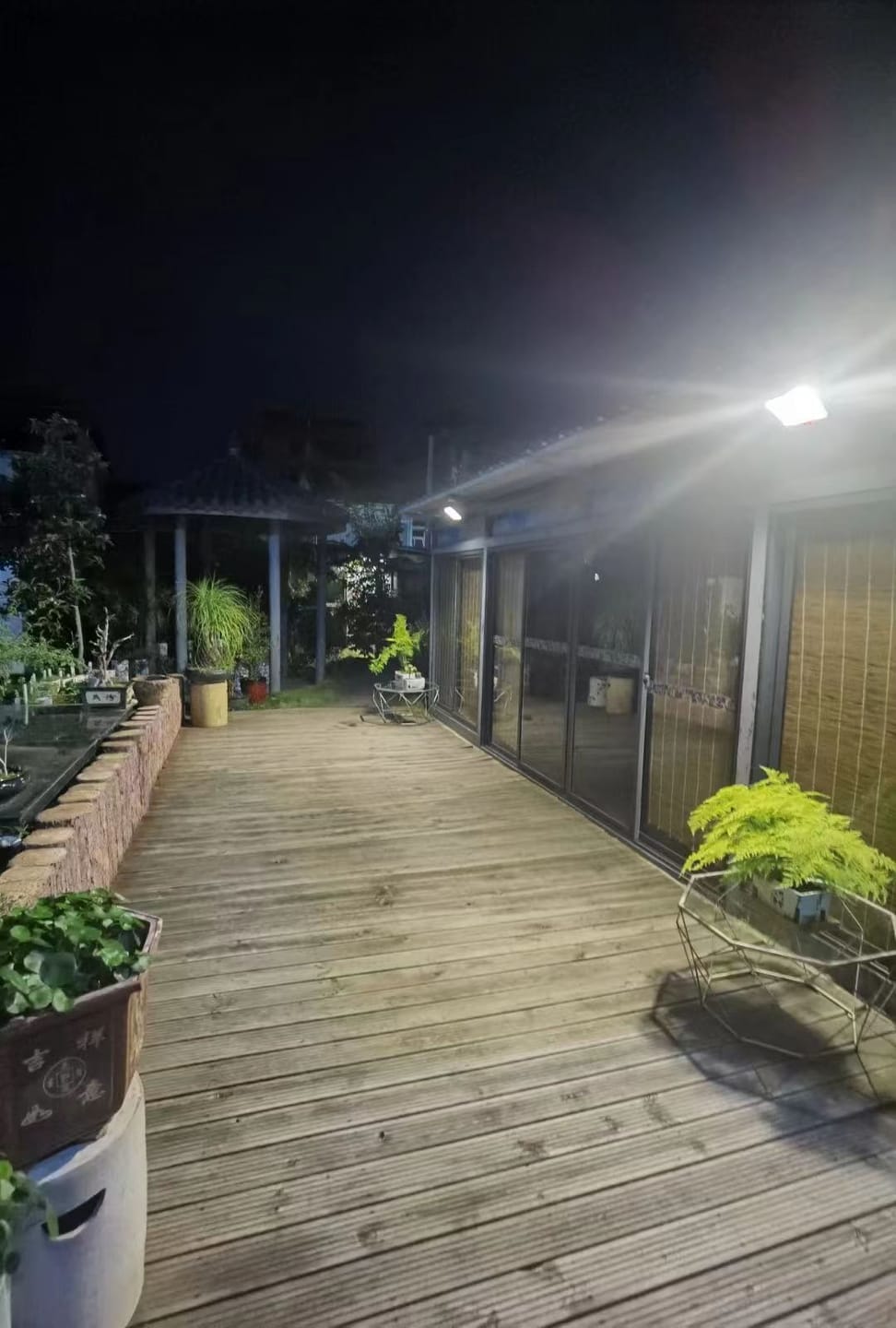 Customer photo review of 300W LED Solar Flood Light - Ultra Bright, 12-Hour Illumination, Tough Build