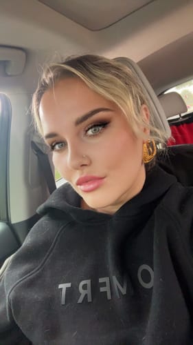 Customer photo review of Buckle Betty Mini (Gold)