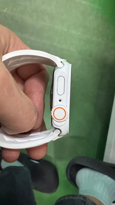 Customer photo review of Fluoro Rubber Butterfly Clasp Premium Strap for Apple Watch