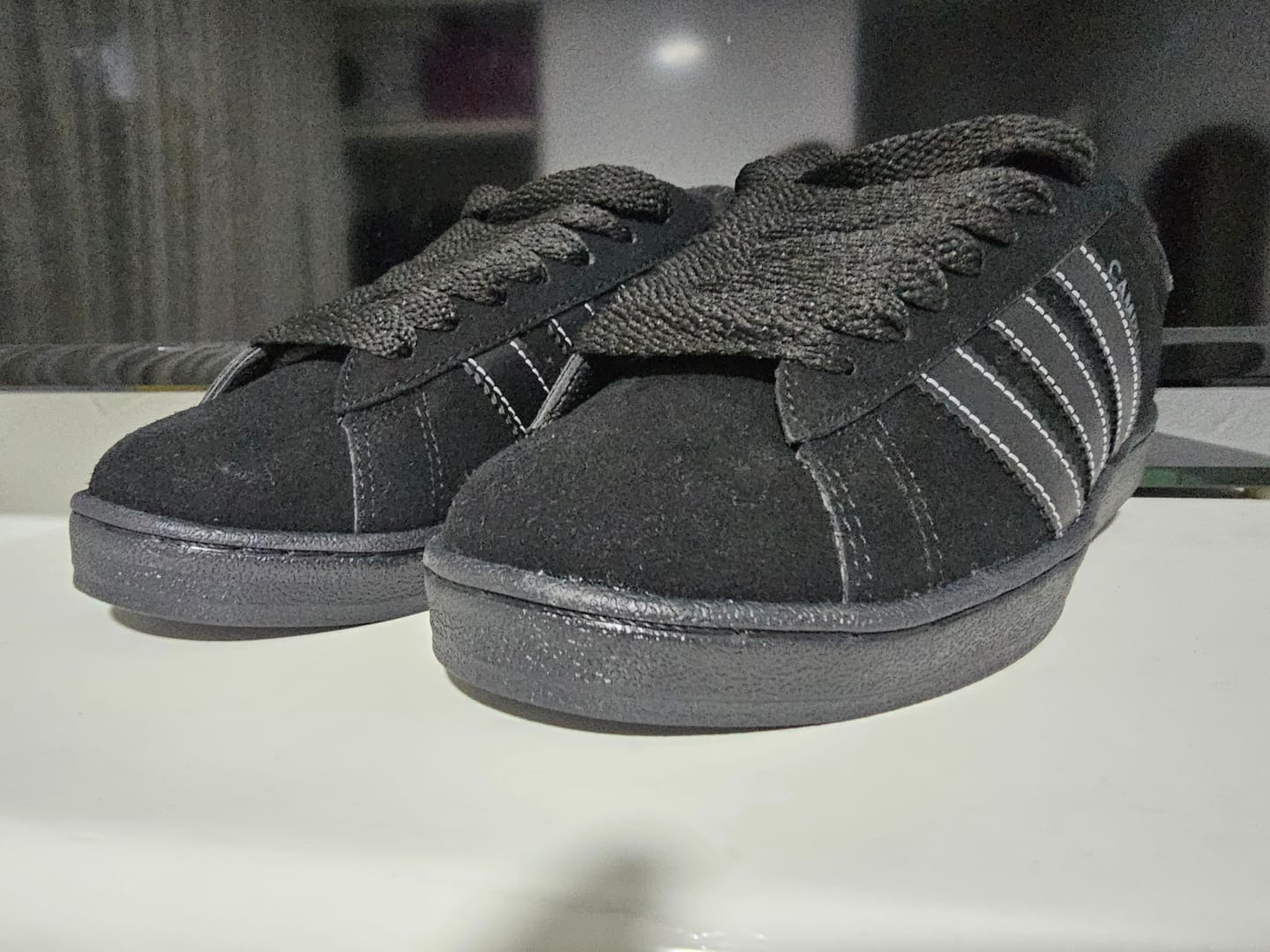 Customer photo review of Tenis Campus Negro Total