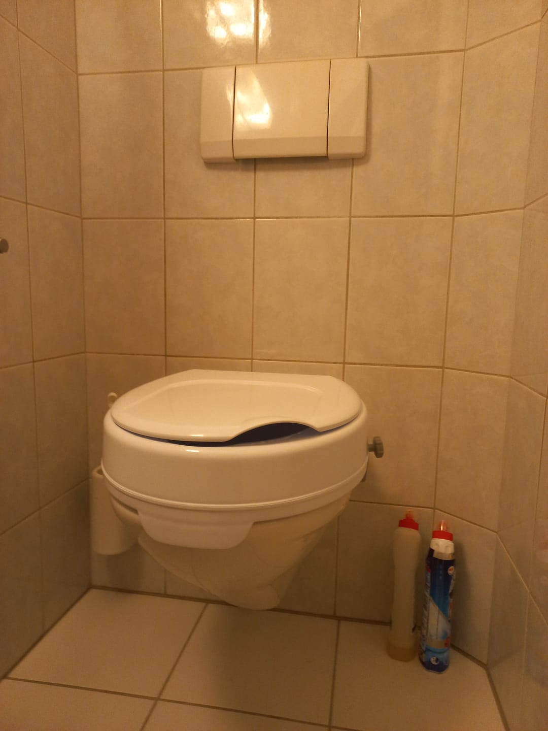 Customer photo review of Toilettensitzerhöhung Ticco 2G/10 (mit Deckel)