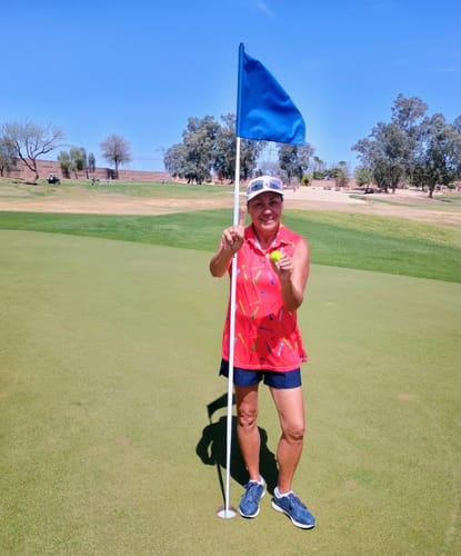 Customer photo review of red flag Women's golf Sleeveless shirt