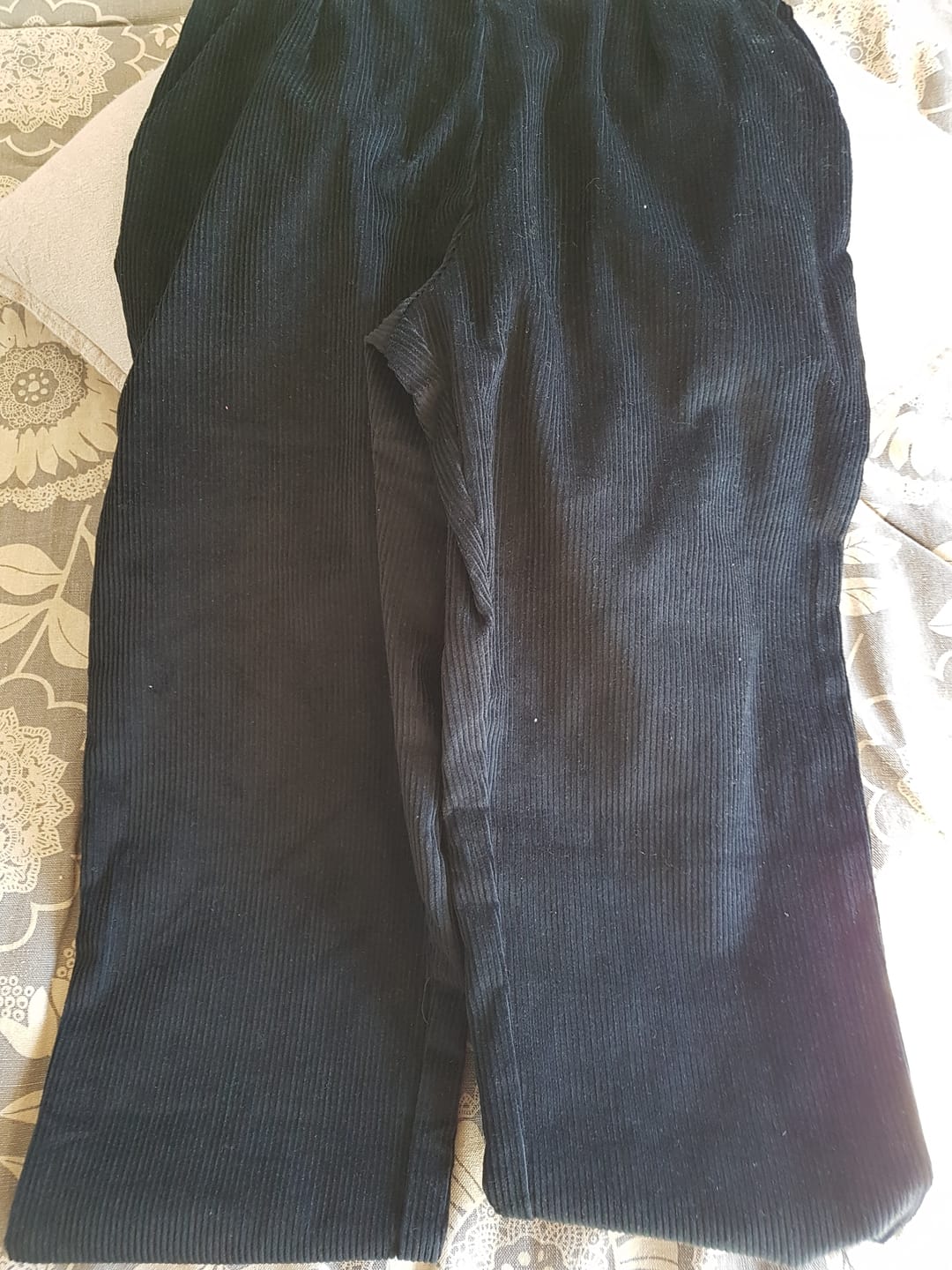 Customer photo review of Pantalon Marcus - velours côtelé noir