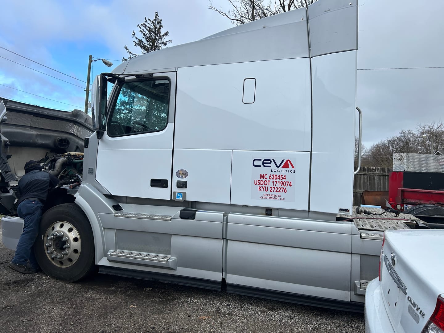 Customer photo review of High Glossy Crystal White Vinyl Wrap