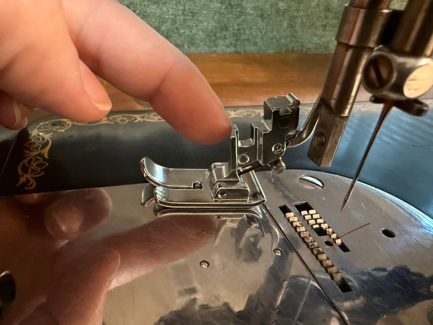 Customer photo review of Low Shank 15 Piece Foot Kit #5011-LBL