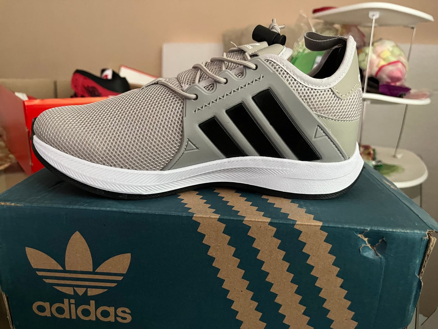 Customer photo review of Tenis 018 Negro Blanco