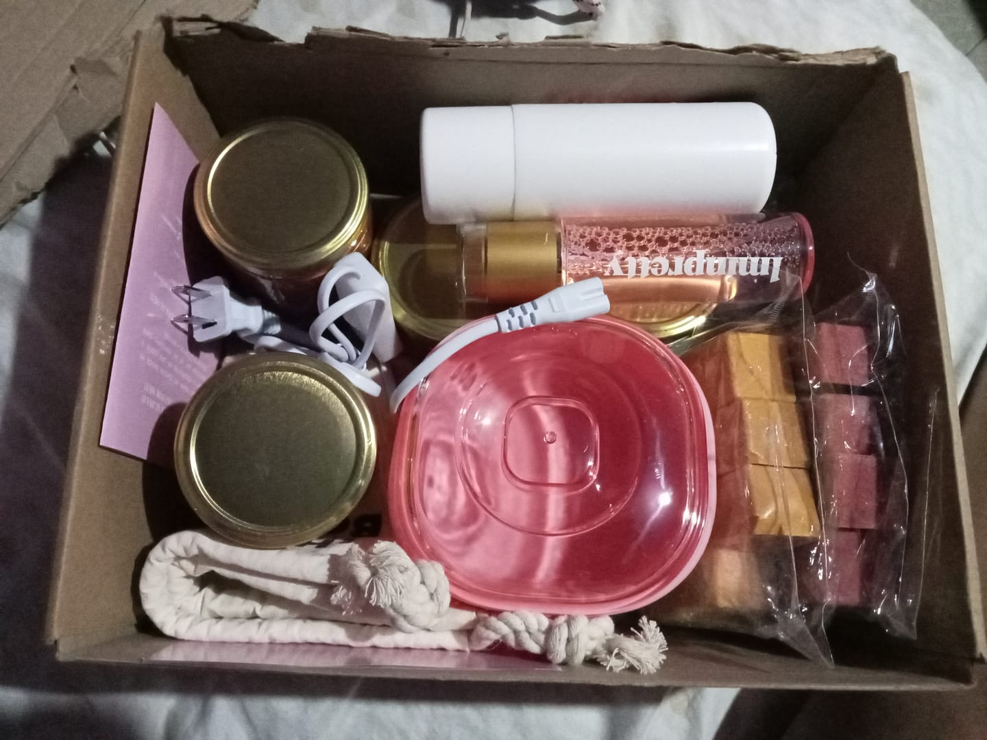 Customer photo review of Kit 1minpretty: 2 tarros de cera + fundidor + refill + extras + talco para depilar con envío gratis mx