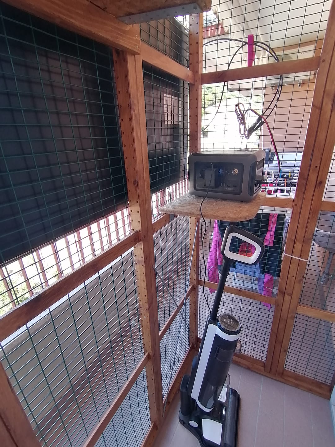 Customer photo review of ALLPOWERS Generador Solar 600W (R600 + SF100 Panel Solar Flexible 100W )