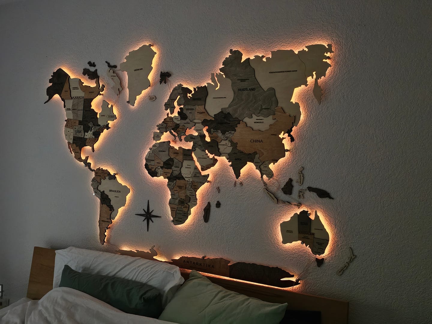 Customer photo review of Mapa Mundi 3D de Madera con Luz LED 3.0 Multicolor