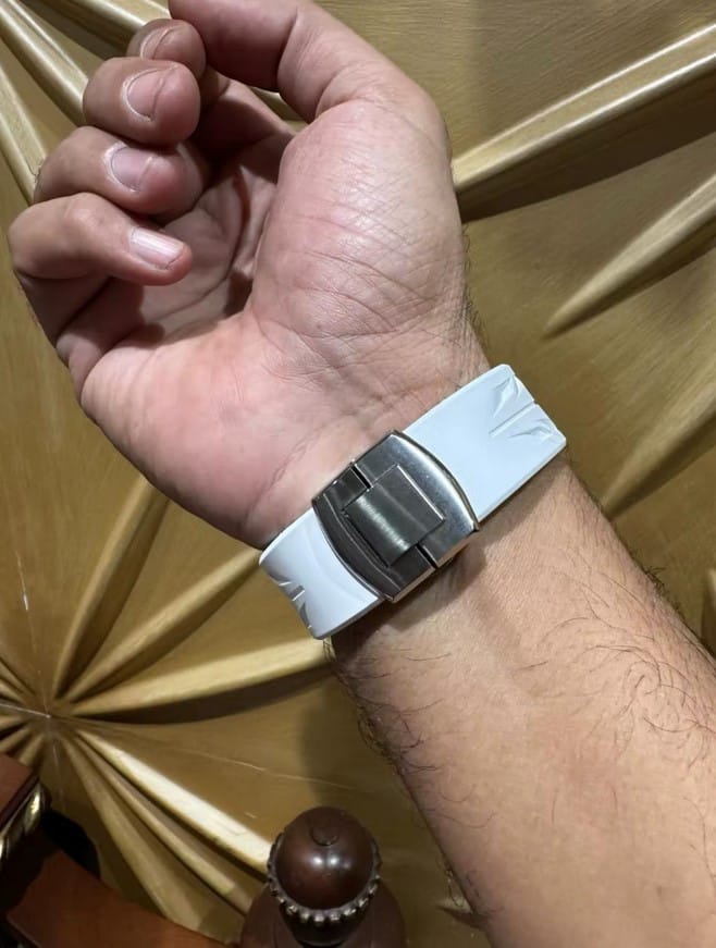 Customer photo review of Fluoro Rubber Butterfly Clasp Premium Strap for Apple Watch