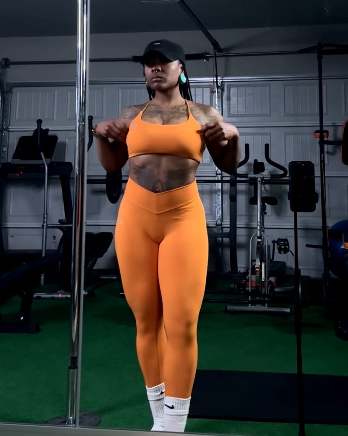 Customer photo review of Euphoric V Leggings