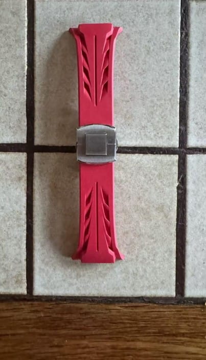 Customer photo review of Fluoro Rubber Butterfly Clasp Premium Strap for Apple Watch