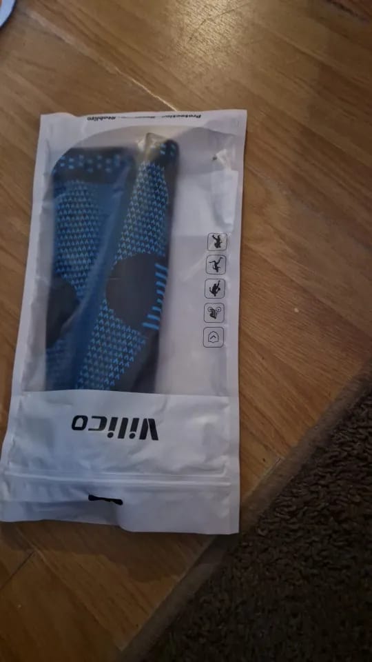Customer photo review of Knee Support Compression Knee Brace