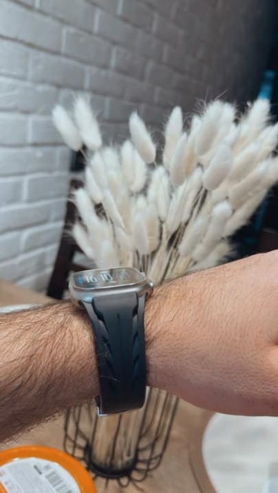 Customer photo review of Fluoro Rubber Butterfly Clasp Premium Strap for Apple Watch