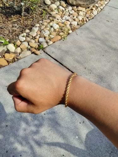 Customer photo review of (FREE W/ $100+ ORDER) Gold Rope Bracelet