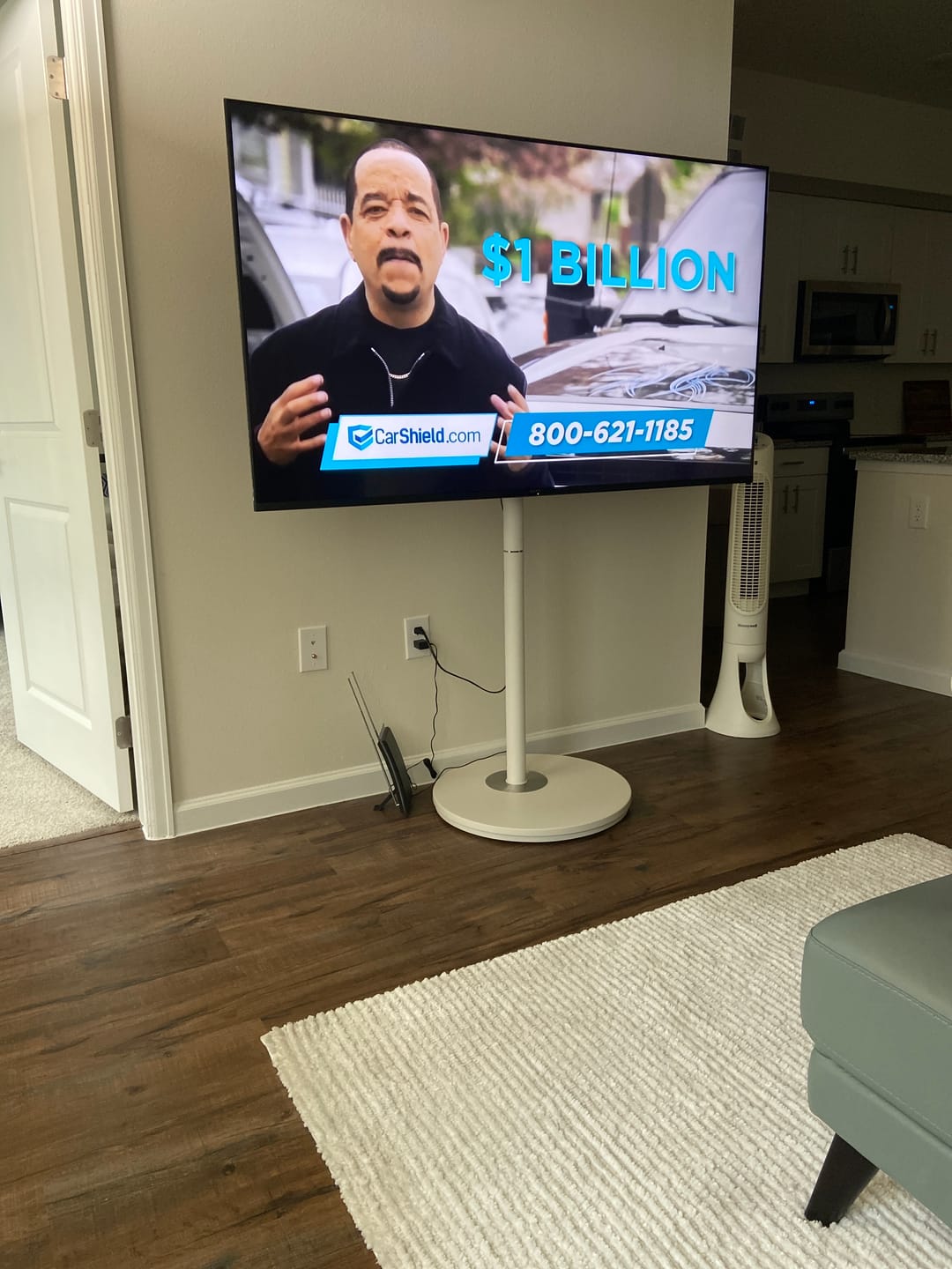 Customer photo review of Master V2 FT65 TV Stand