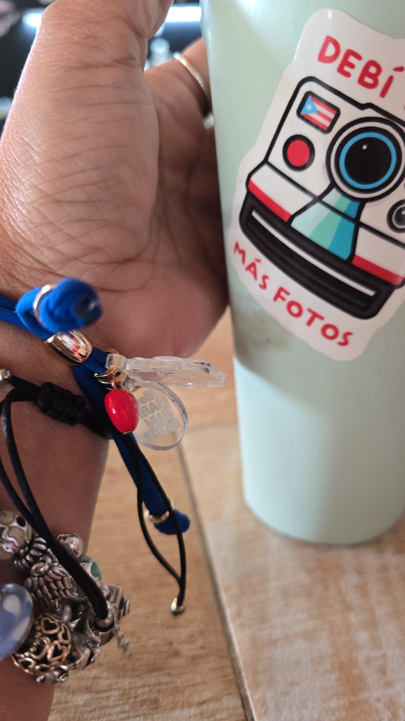 Customer photo review of Debí tirar más fotos (Sticker Laminado)