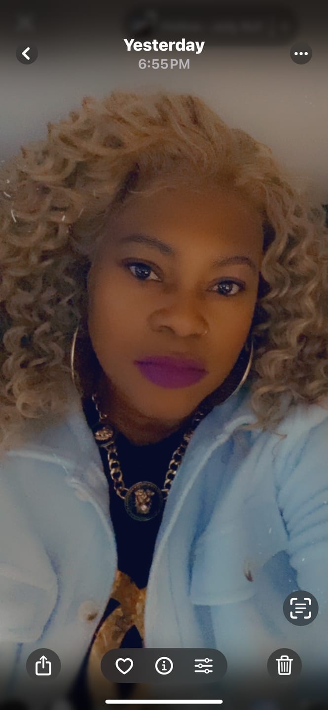 Customer photo review of Outre Perfect Hairline Glueless 13x6 HD Lace Front Wig - DOMINICA