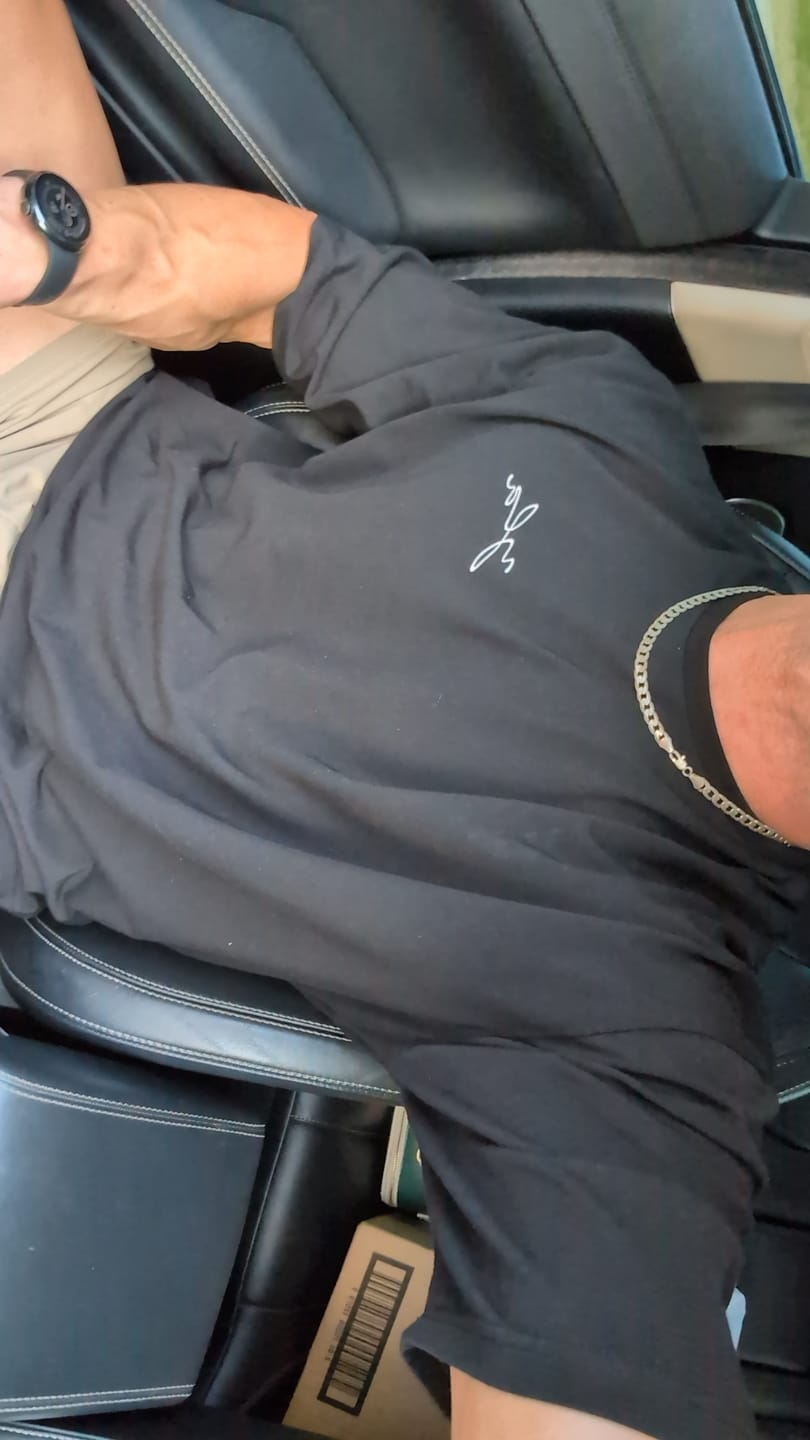 Customer photo review of 464 Skyline Super Sized Tees